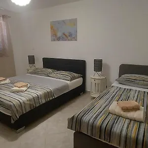 apartment-spomax.hotelinzadar.com/