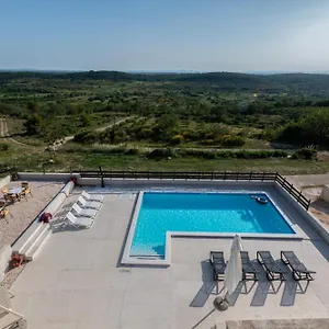 apartmani-niko-05.hotelinzadar.com/