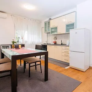 Old Town Seafront Apartment Zadar