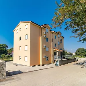 David By The Sea Apartment Fažana